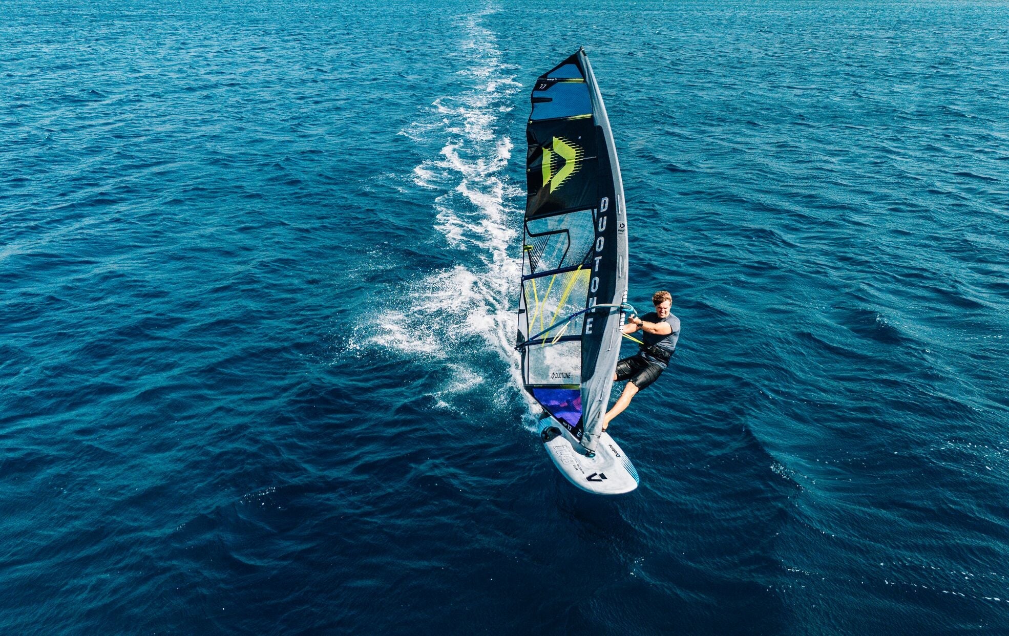 Découvrez le top du matériel de Windsurf : Foils , Boards , Voiles , Mats , Wishbones , Accessoires