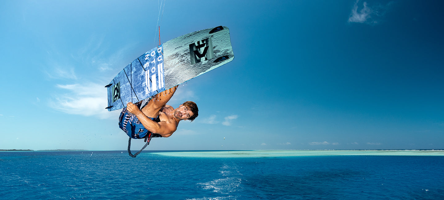 Retrouvez notre univers kitesurf, un large choix de planches, d'ailes, de barres, de harnais et d'accessoires 
