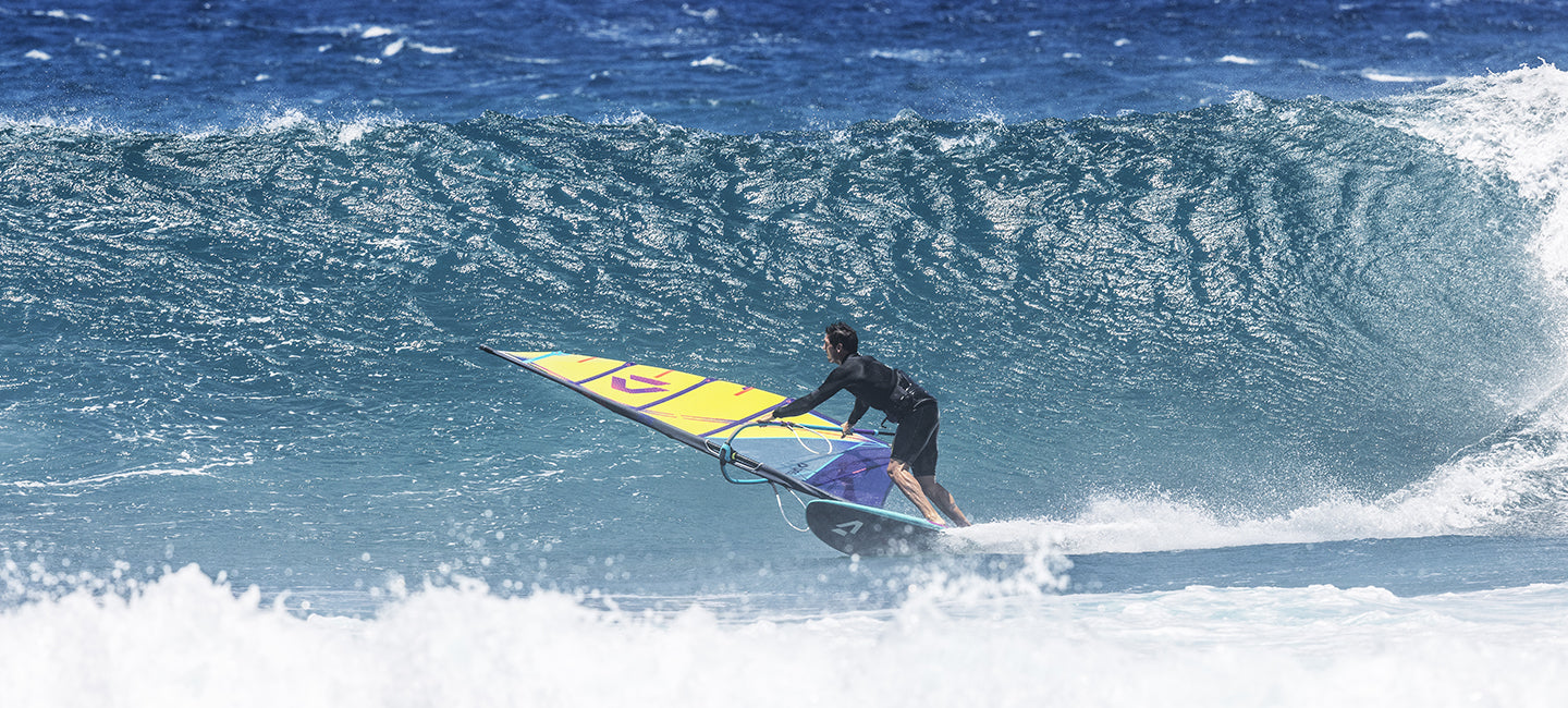 Découvrez le top du matériel de Windsurf : Foils , Boards , Voiles , Mats , Wishbones , Accessoires